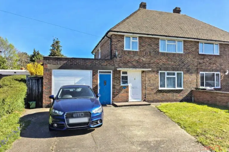 Hook Road, Epsom