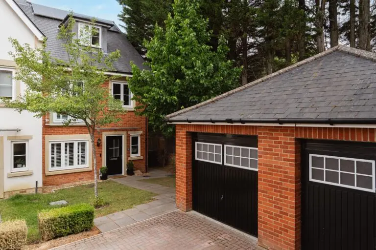 Greyford Close, Leatherhead