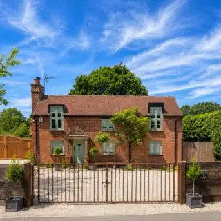 Don't miss your opportunity to secure your dream cottage in the heart of leafy Surrey!

The cozy fireplace is all ready for you to light in time for Xmas. Yes I said it!!

Make contact now to book your viewing. 

#cottage #surrey #cozy #periodproperty #escapetothecountry